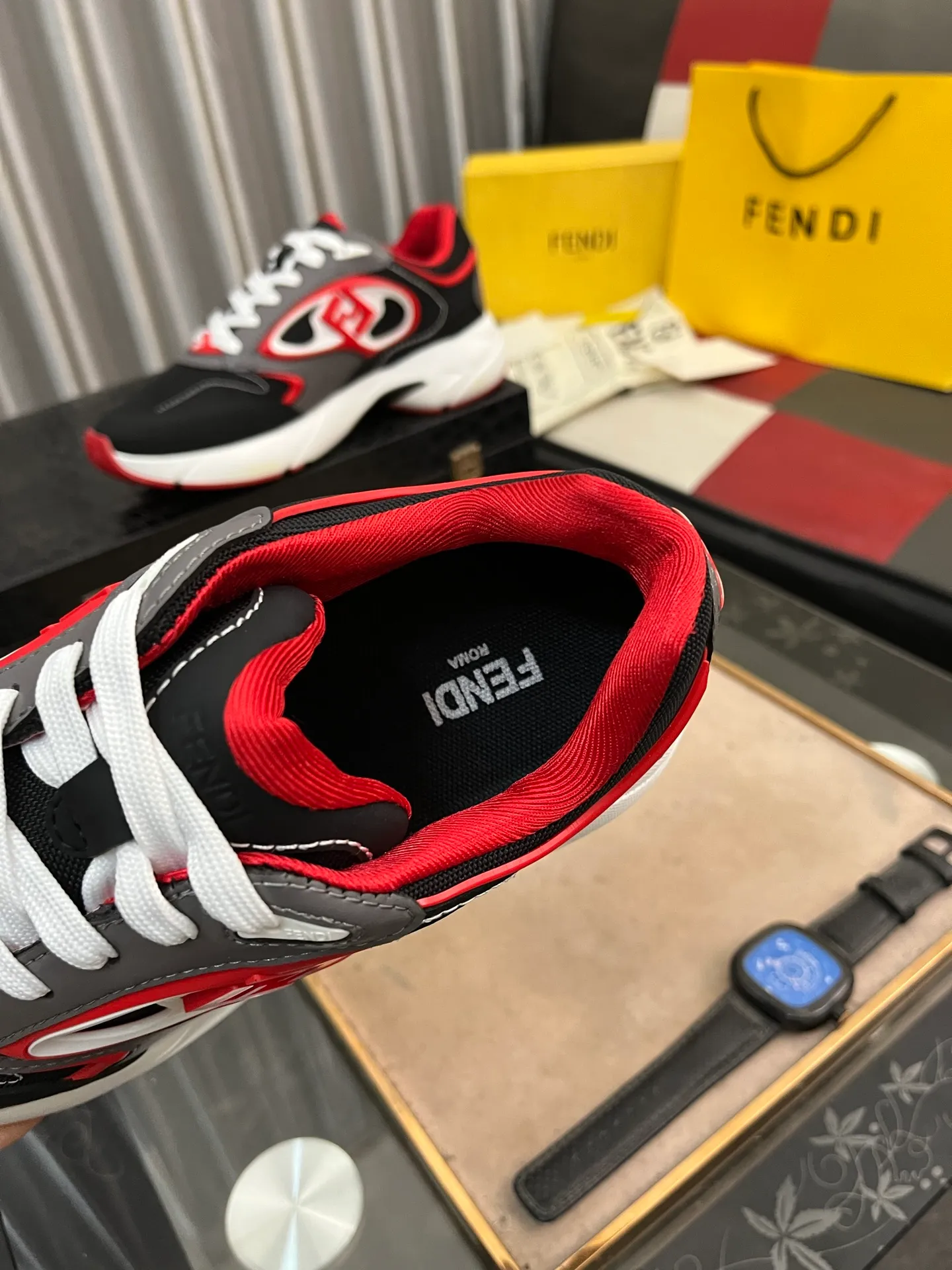 Men's Men's Shoes 💰760⌚️⌚️(Higher version) [Fendi] Fendi's latest casual shoes for men! Available at counters simultaneously! A one-to-one replica of the original. Made entirely of imported top-grain calfskin, the interior is made of top-grain water-dyed cowhide, and the original factory-supplied rubber outsole. Leading new fashion concepts. Matching code: 38-44. 45 can be customized and non-returnable! 3️⃣colors available